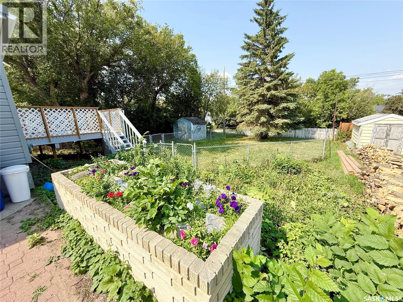 325 3rd Avenue S, Weyburn, Saskatchewan  S4H 1X5 - Photo 22 - SK046724