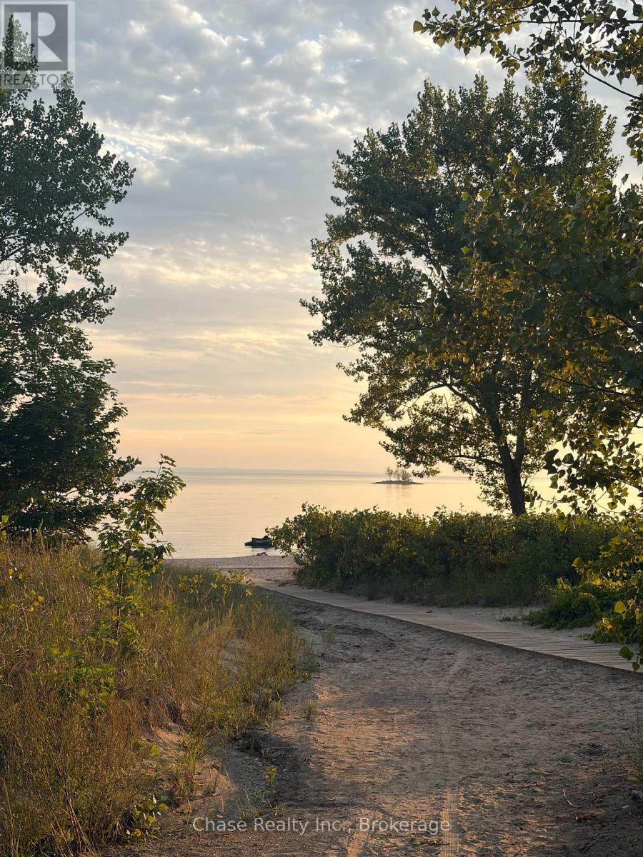655 Tiny Beaches Road N, Tiny, Ontario  L0L 2J0 - Photo 39 - S13679946