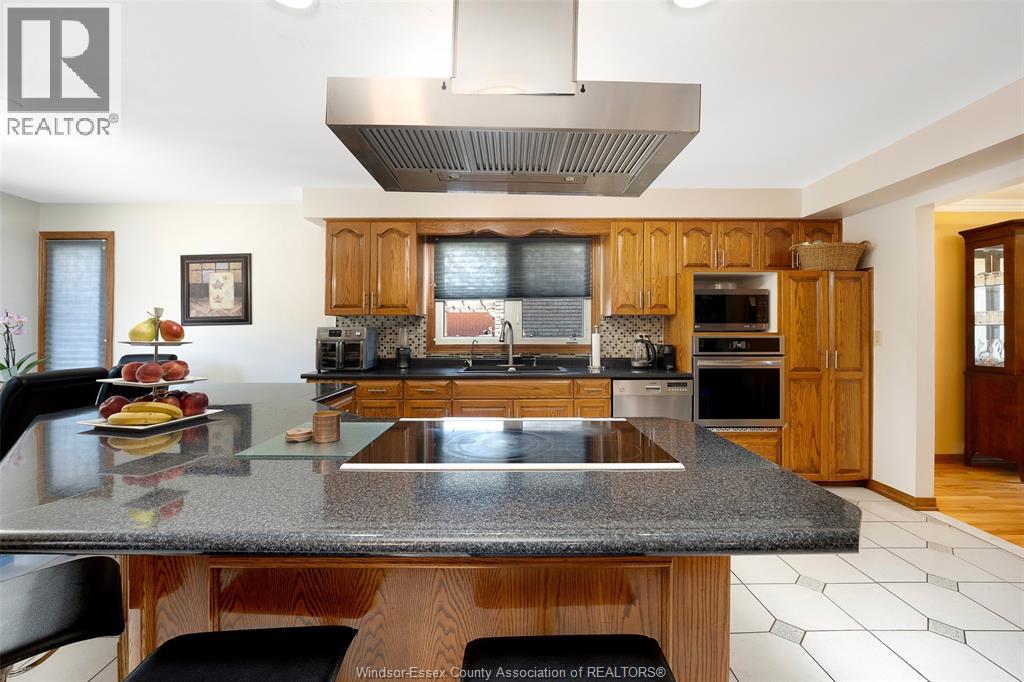 12339 Funaro Crescent, Tecumseh, Ontario  N9K 1B2 - Photo 12 - 26020894