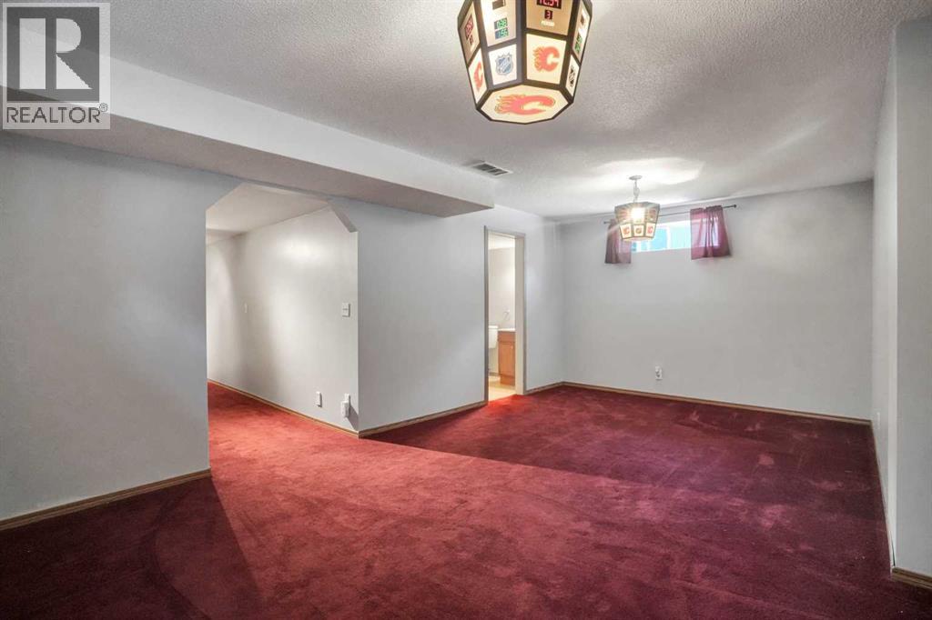 158 Saratoga Close Ne, Calgary, Alberta  T1Y 7A1 - Photo 35 - A2339490