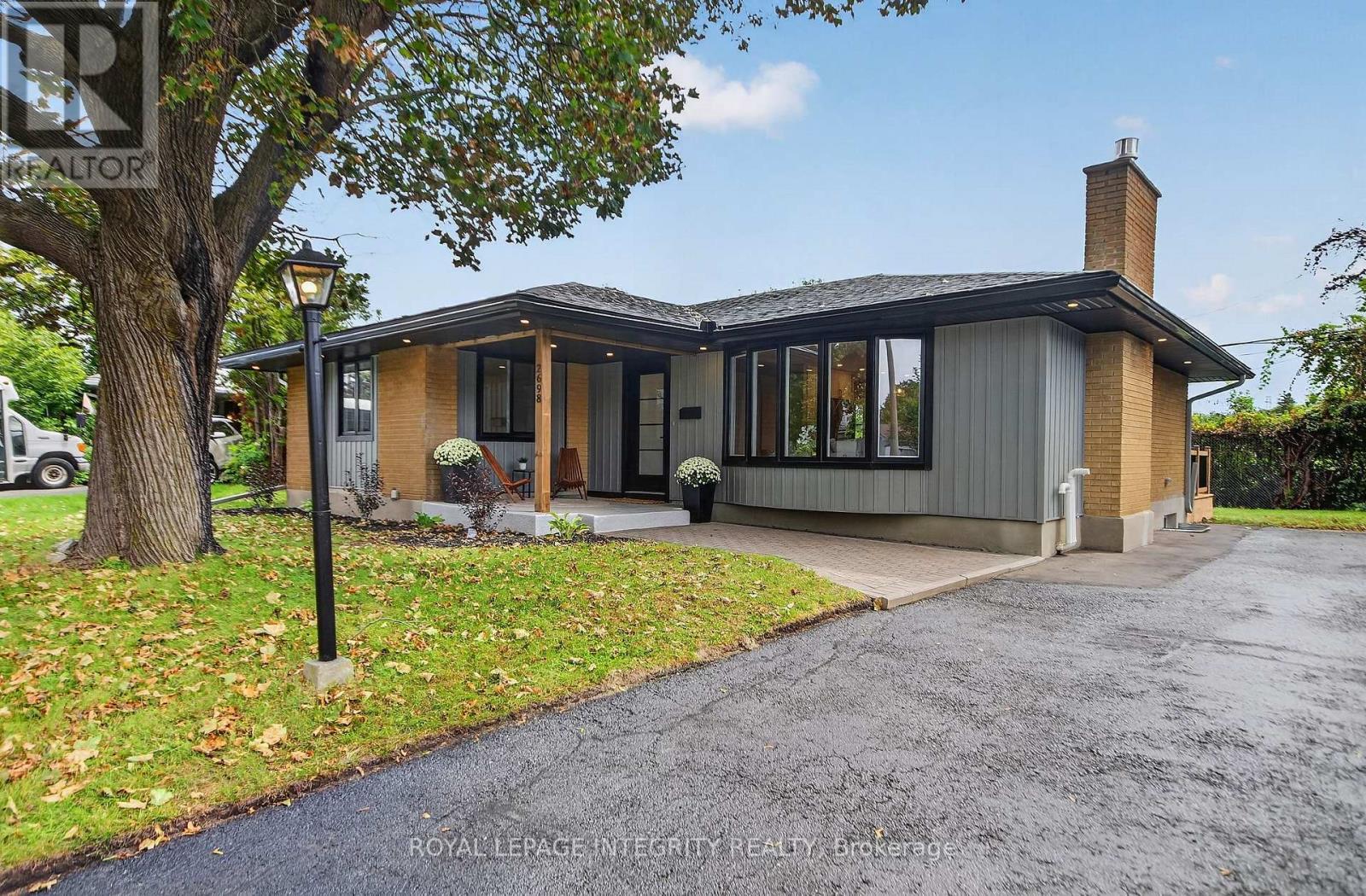 2698 ULSTER CRESCENT, Ottawa, Ontario