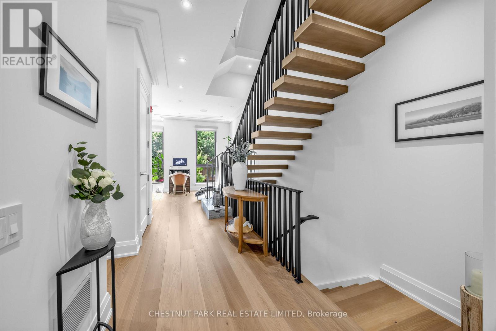 29 Oaklands Avenue, Toronto, Ontario  M4V 0A9 - Photo 11 - C13715072