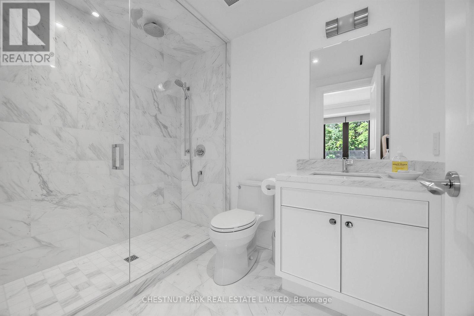 29 Oaklands Avenue, Toronto, Ontario  M4V 0A9 - Photo 24 - C13715072