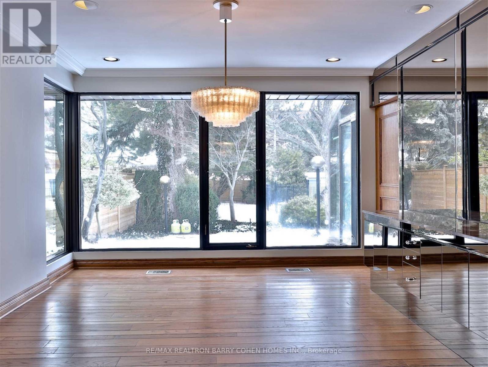 160 Owen Boulevard, Toronto, Ontario  M2P 1G7 - Photo 5 - C13715096