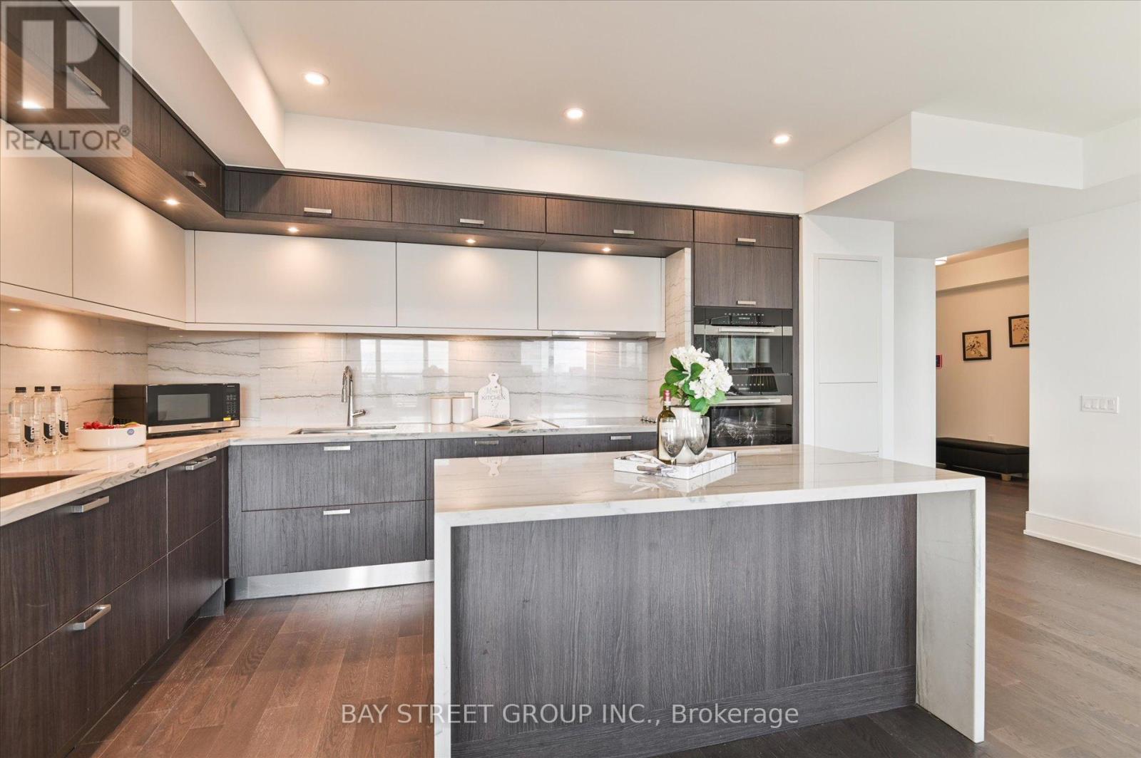 2707 - 30 Inn On The Park Drive, Toronto, Ontario  M3C 0P8 - Photo 1 - C13715114