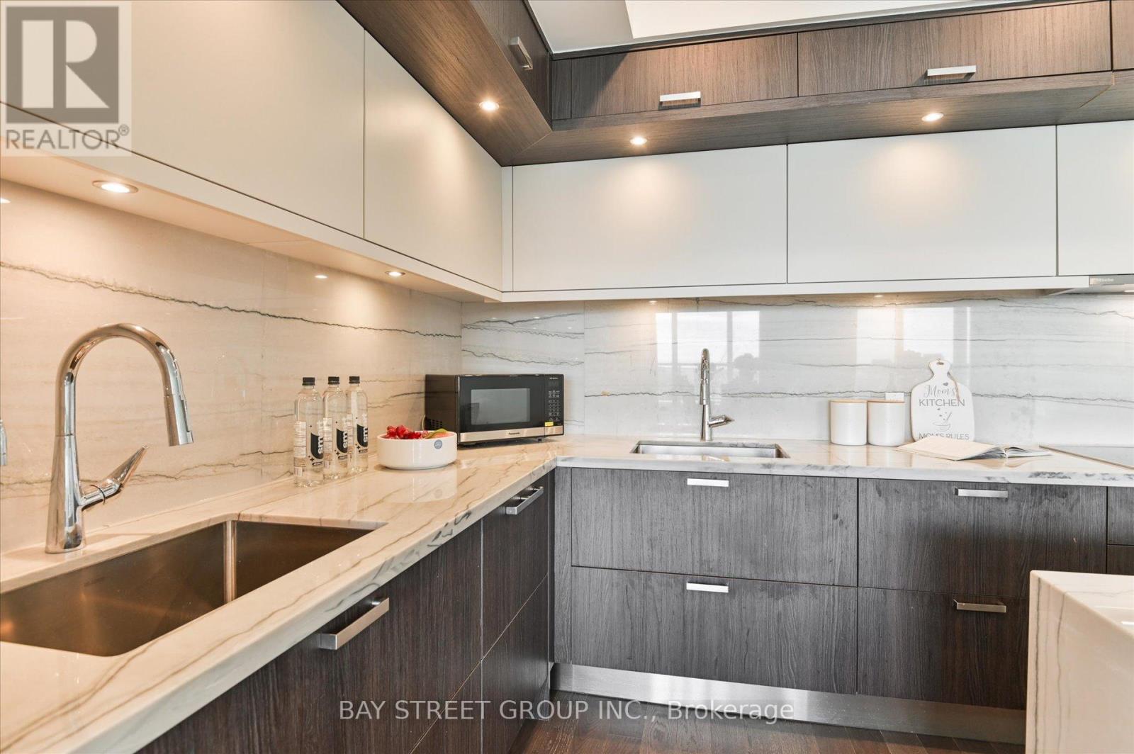 2707 - 30 Inn On The Park Drive, Toronto, Ontario  M3C 0P8 - Photo 15 - C13715114