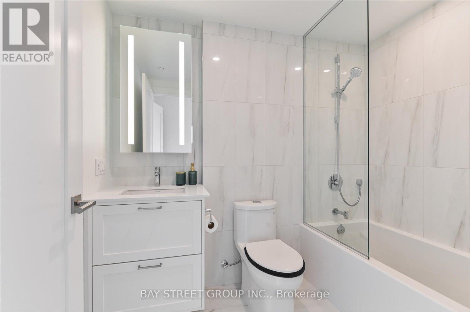 2707 - 30 Inn On The Park Drive, Toronto, Ontario  M3C 0P8 - Photo 23 - C13715114