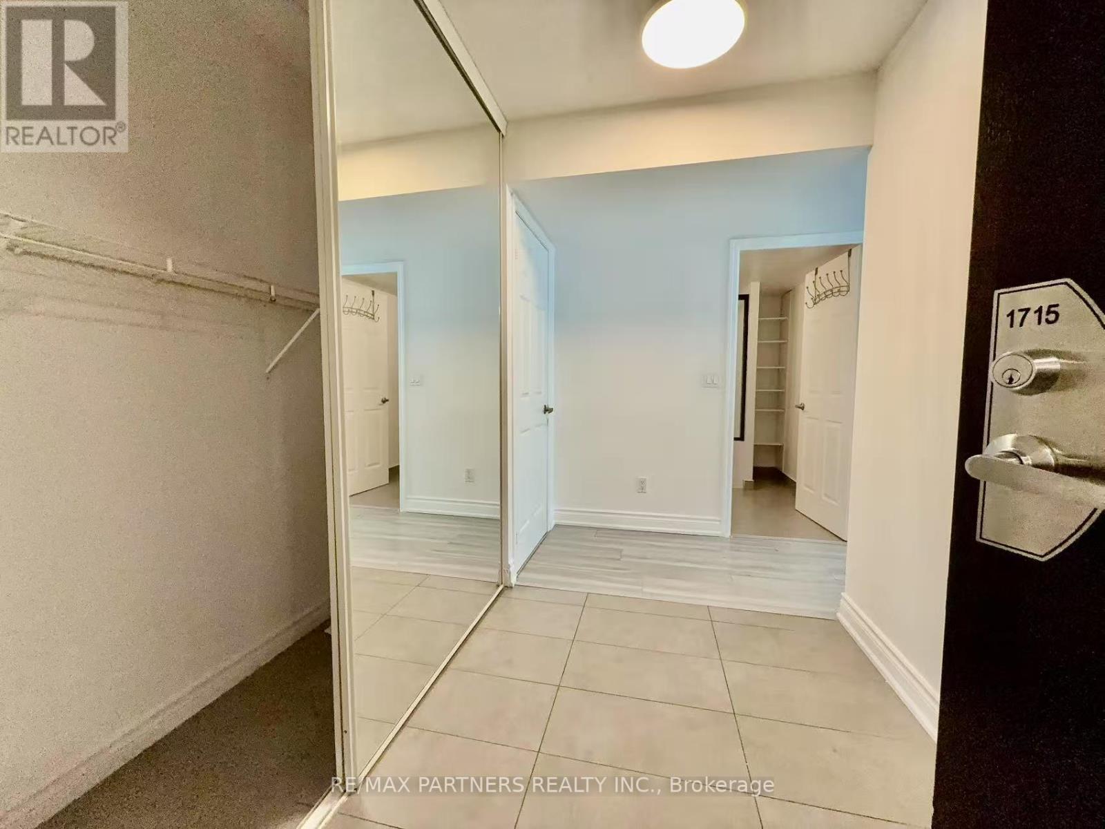 1715 - 19 Grand Trunk Crescent, Toronto, Ontario  M5J 3A3 - Photo 3 - C13715154