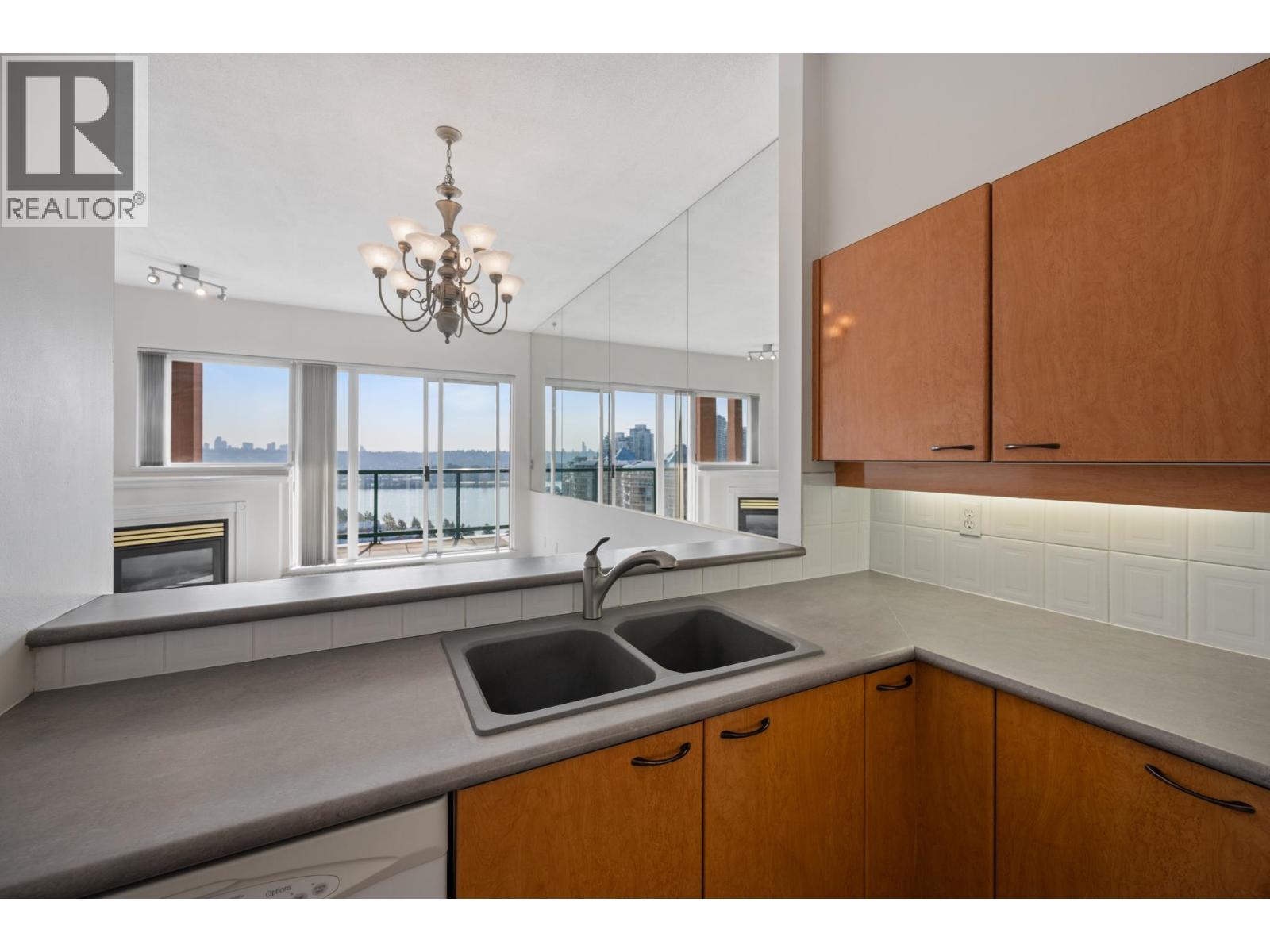 2102 10 Laguna Court, New Westminster, British Columbia V3M 6W3 - Photo 2 - R3159036