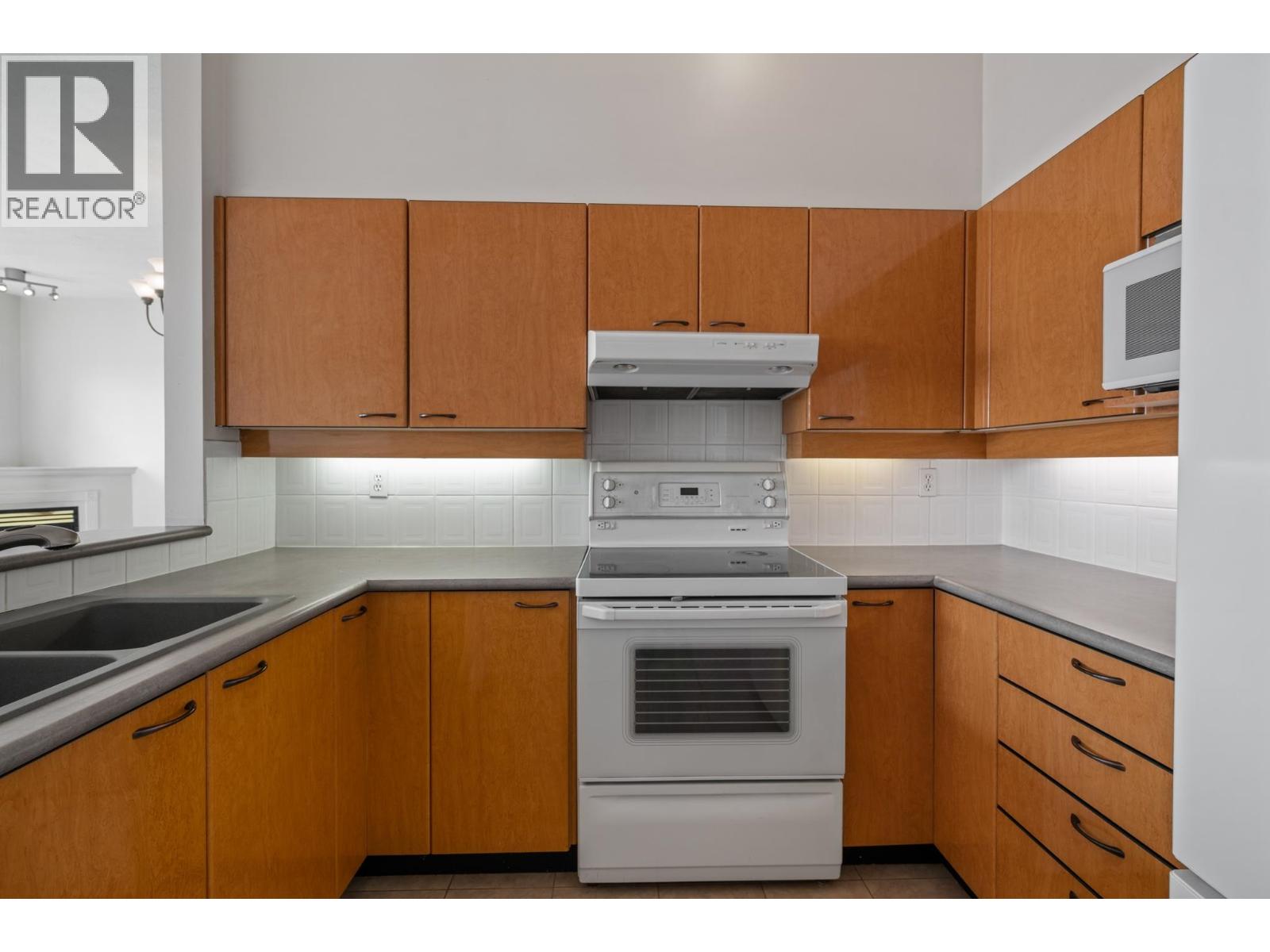 2102 10 Laguna Court, New Westminster, British Columbia V3M 6W3 - Photo 4 - R3159036