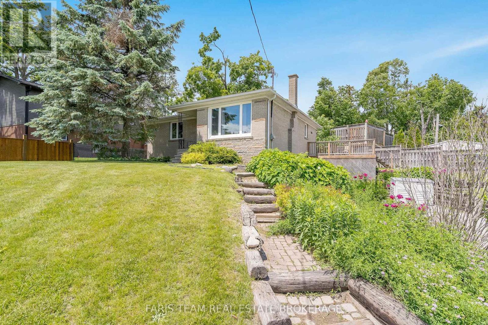 10 Karen Crescent, Orillia, Ontario  L3V 3H1 - Photo 3 - S13715082