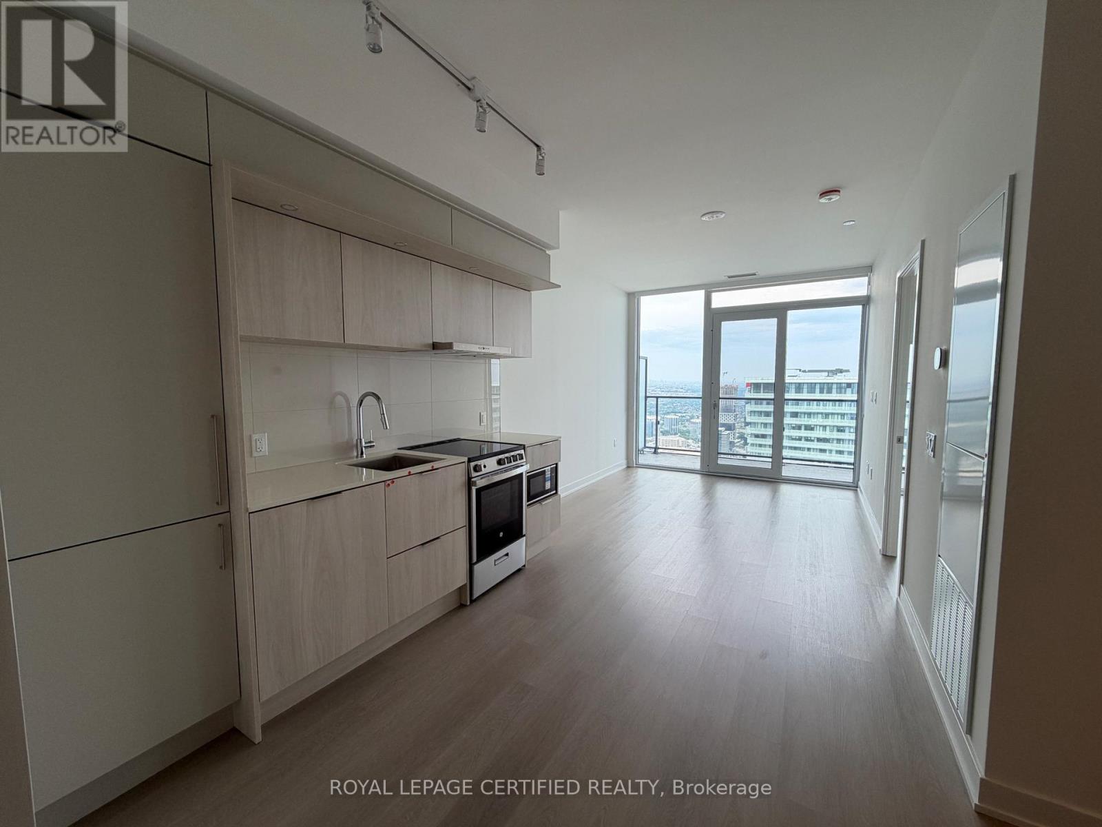6407 - 448 Burnhamthorpe Rd W, Mississauga, Ontario  L5B 0R4 - Photo 10 - W13715062