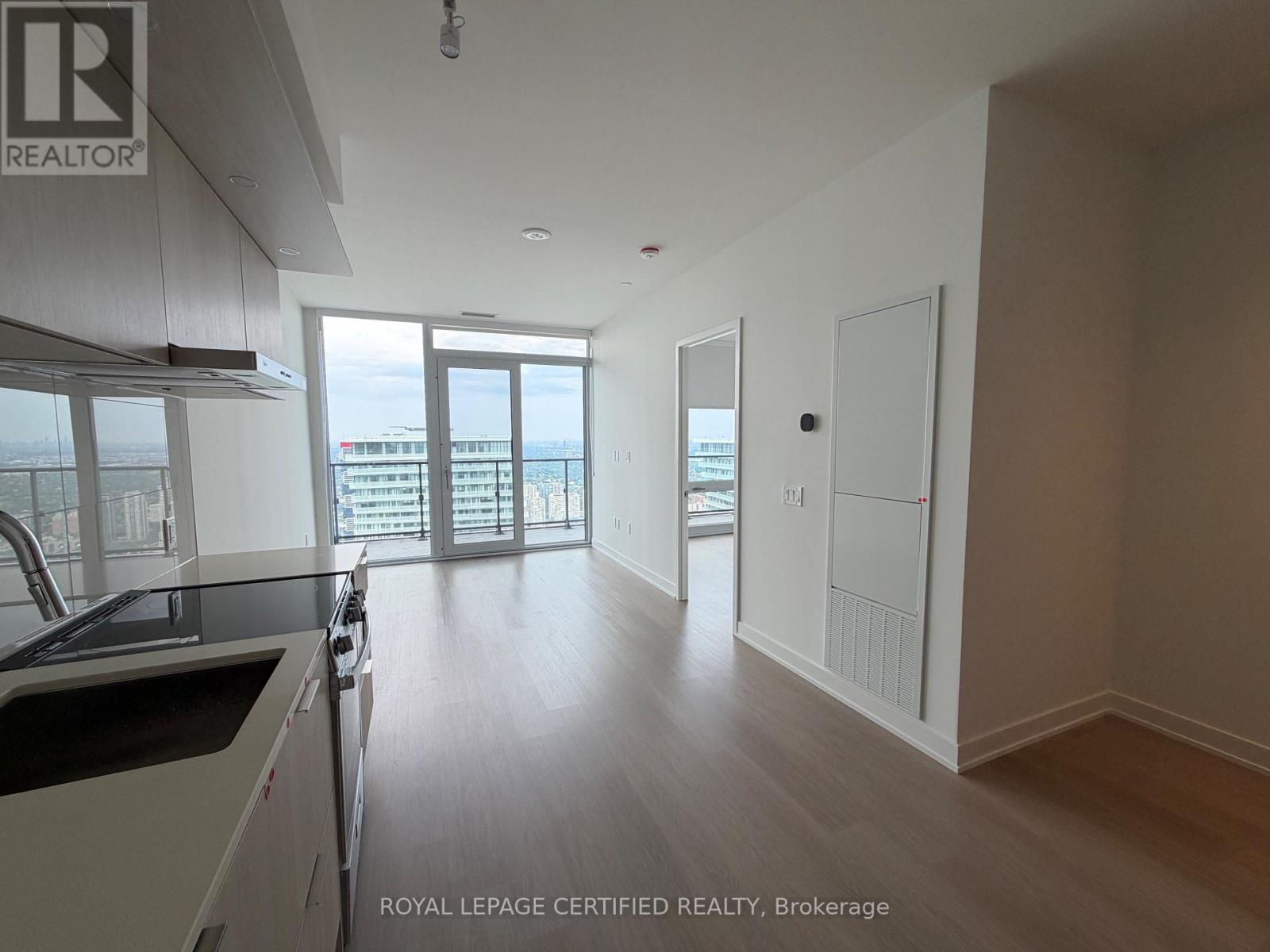 6407 - 448 Burnhamthorpe Rd W, Mississauga, Ontario  L5B 0R4 - Photo 11 - W13715062