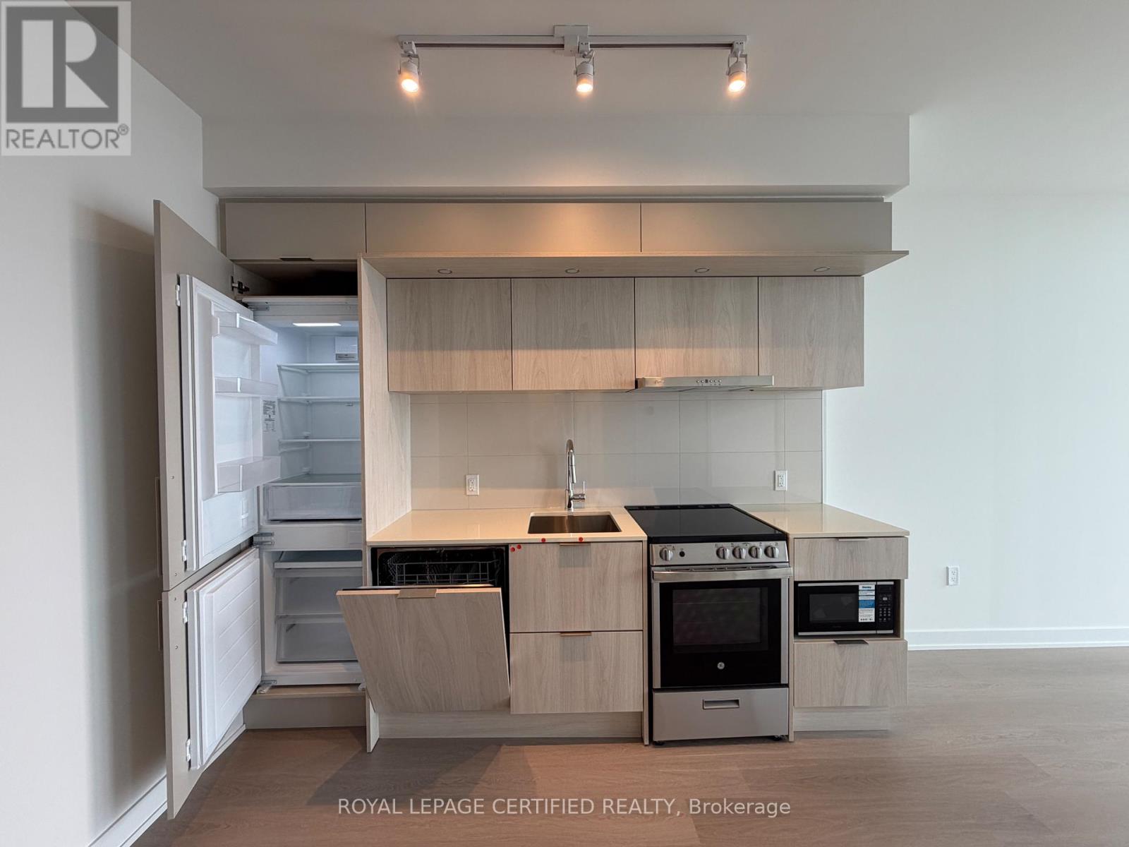 6407 - 448 Burnhamthorpe Rd W, Mississauga, Ontario  L5B 0R4 - Photo 16 - W13715062