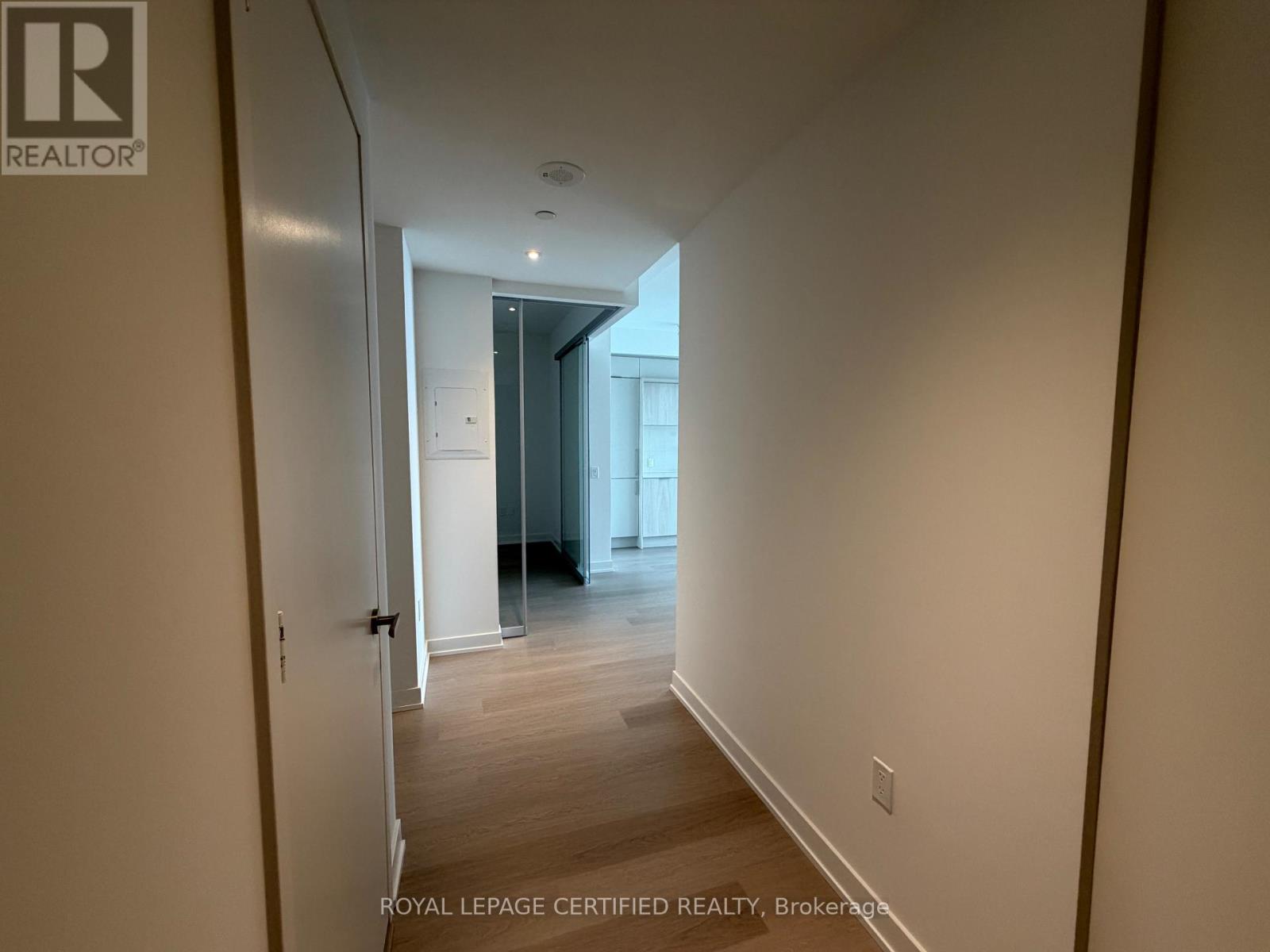6407 - 448 Burnhamthorpe Rd W, Mississauga, Ontario  L5B 0R4 - Photo 2 - W13715062