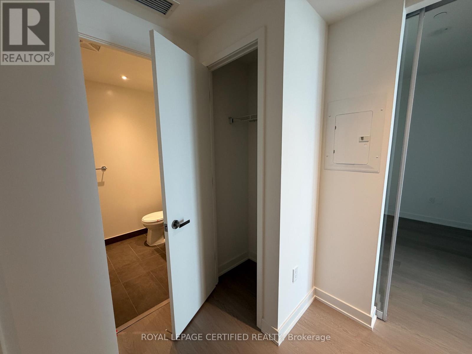 6407 - 448 Burnhamthorpe Rd W, Mississauga, Ontario  L5B 0R4 - Photo 22 - W13715062