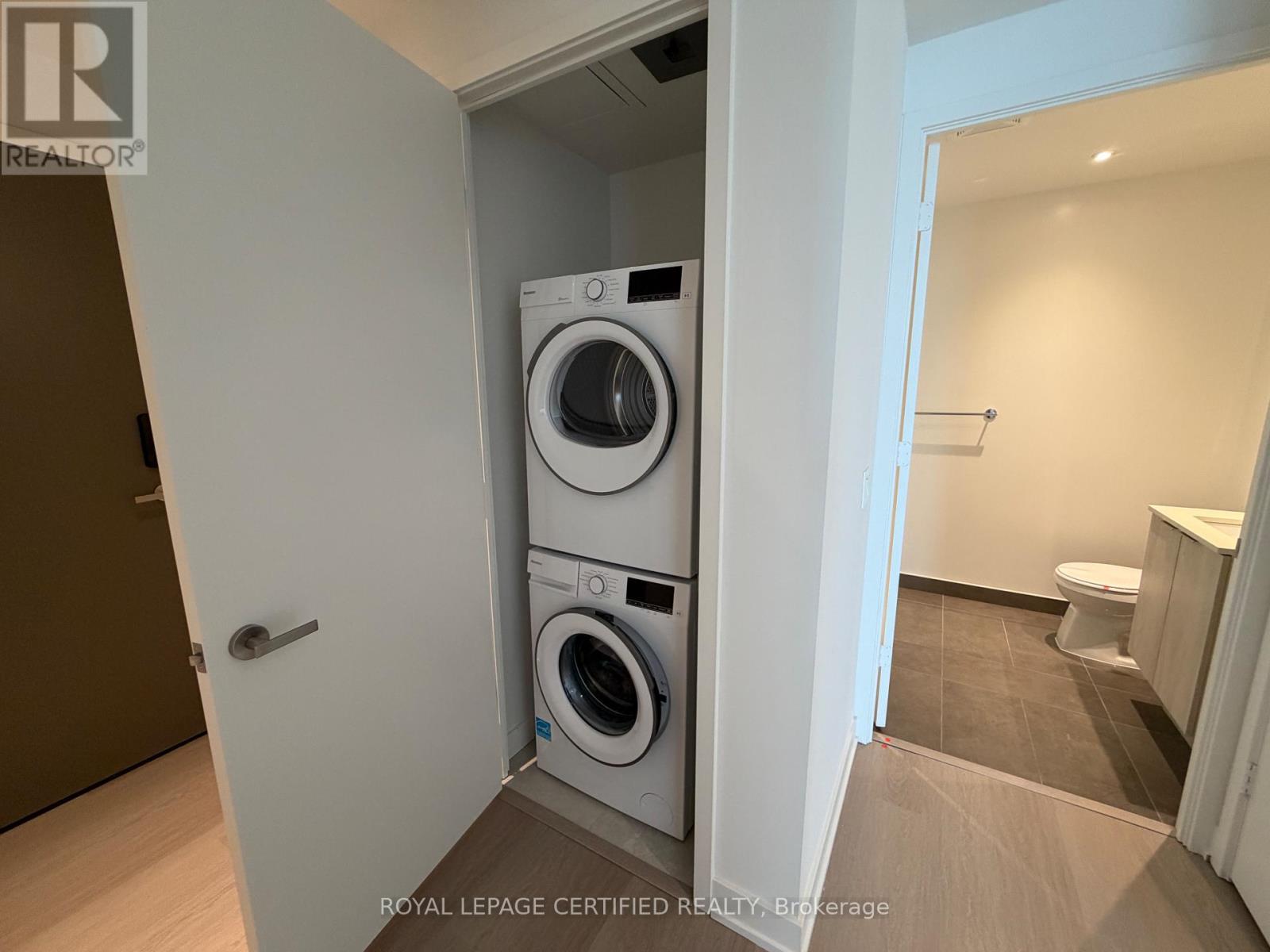6407 - 448 Burnhamthorpe Rd W, Mississauga, Ontario  L5B 0R4 - Photo 23 - W13715062