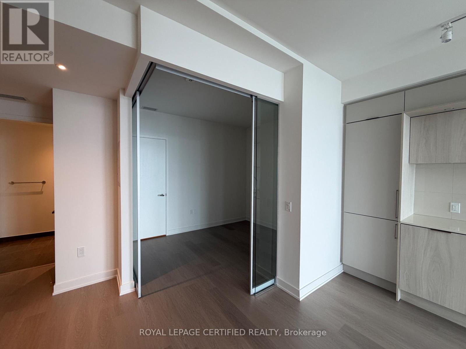 6407 - 448 Burnhamthorpe Rd W, Mississauga, Ontario  L5B 0R4 - Photo 7 - W13715062