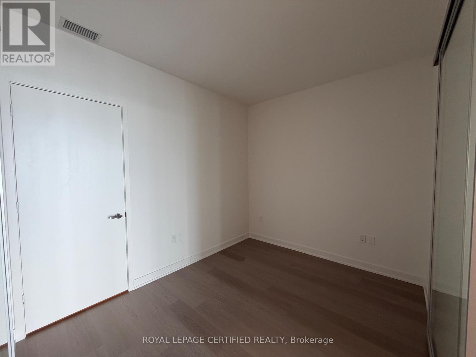 6407 - 448 Burnhamthorpe Rd W, Mississauga, Ontario  L5B 0R4 - Photo 8 - W13715062