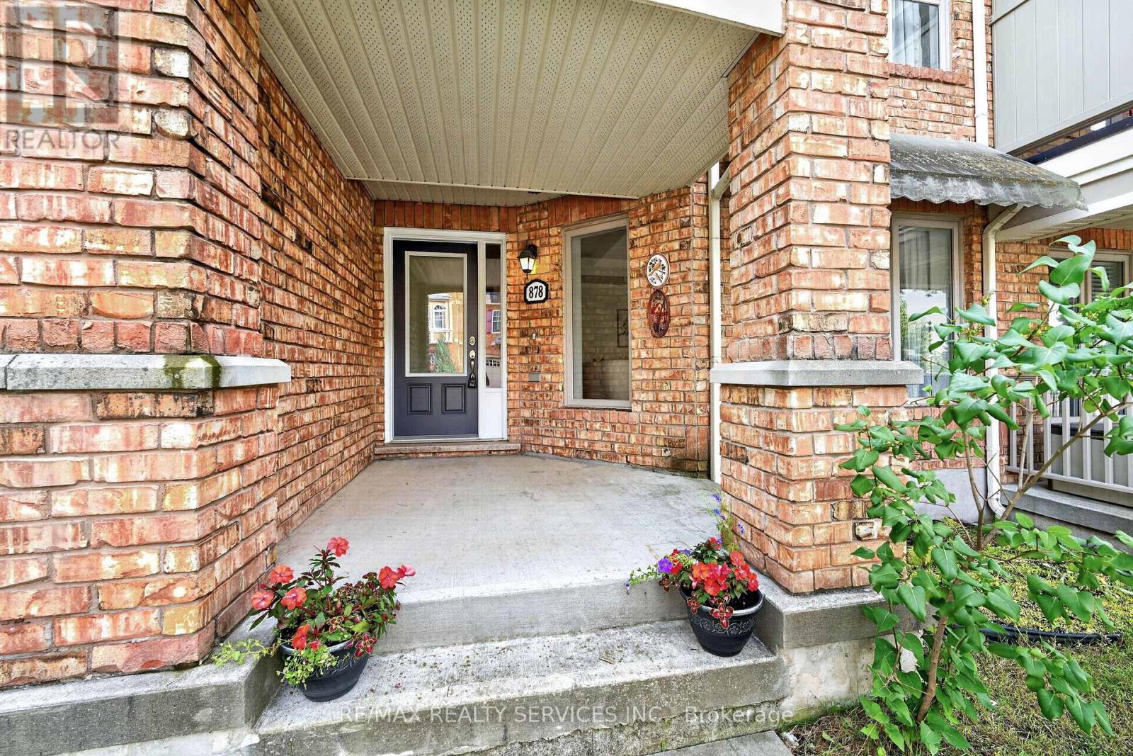 878 Jempson Path, Milton, Ontario  L9T 0Z5 - Photo 3 - W13715064