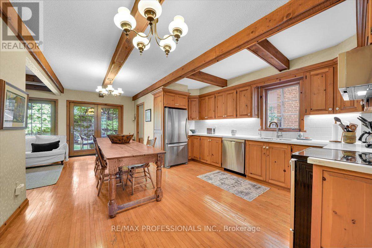 65 Dunedin Drive, Toronto, Ontario M8X 2K7 - Photo 14 - W13715100