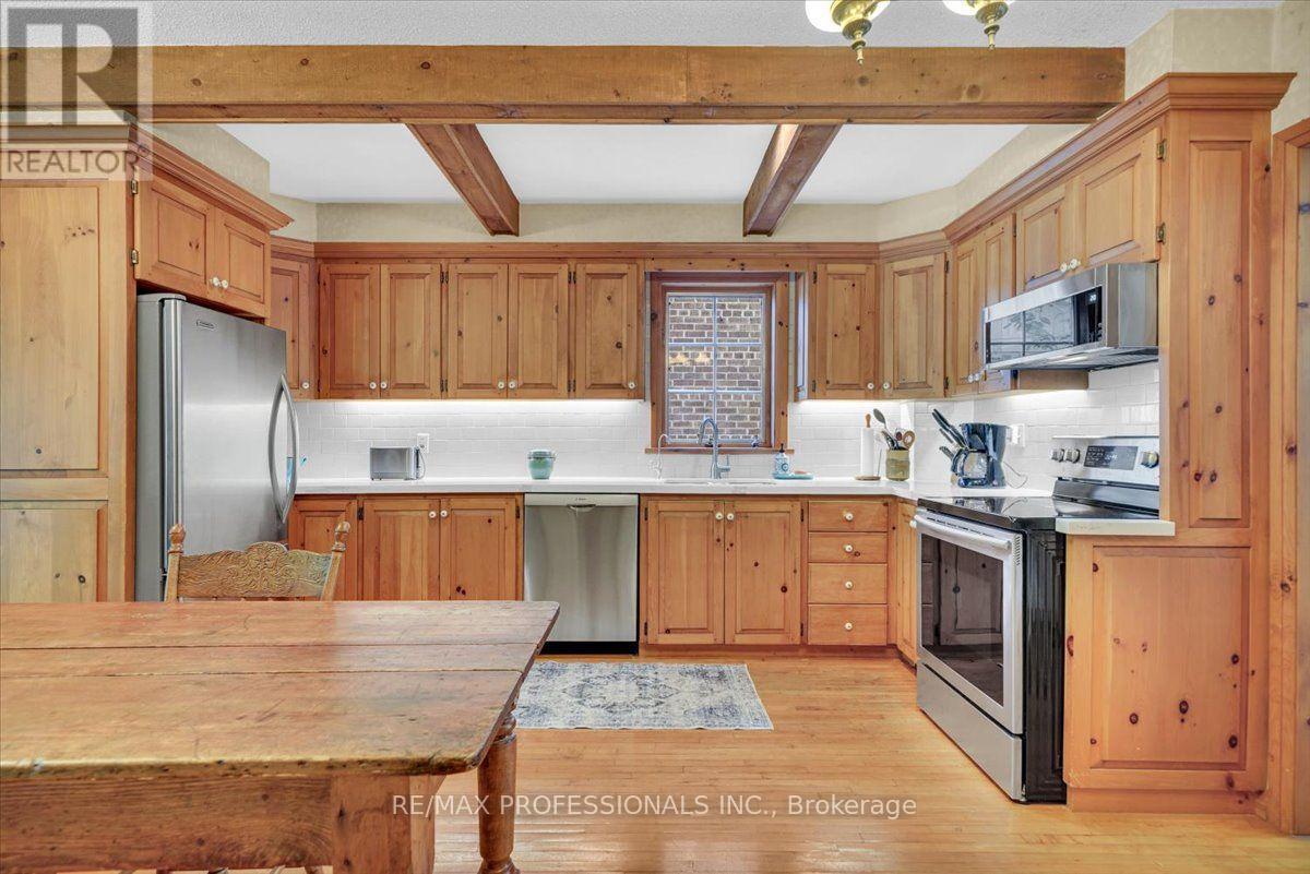 65 Dunedin Drive, Toronto, Ontario M8X 2K7 - Photo 16 - W13715100