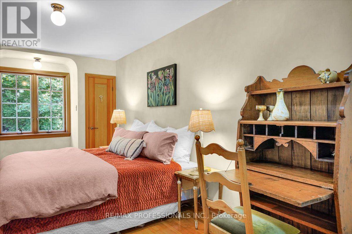 65 Dunedin Drive, Toronto, Ontario M8X 2K7 - Photo 32 - W13715100
