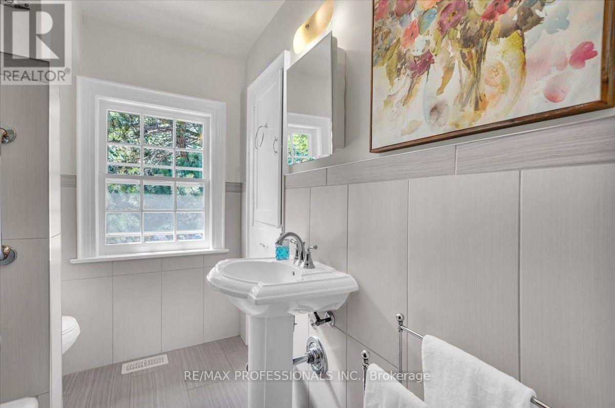 65 Dunedin Drive, Toronto, Ontario M8X 2K7 - Photo 33 - W13715100