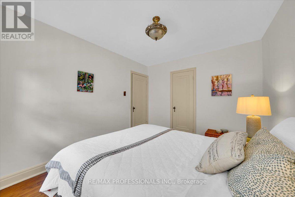 65 Dunedin Drive, Toronto, Ontario M8X 2K7 - Photo 35 - W13715100