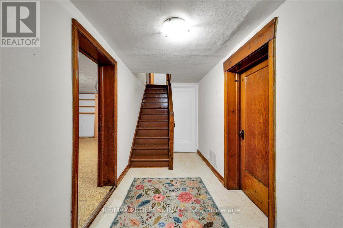 65 Dunedin Drive, Toronto, Ontario M8X 2K7 - Photo 36 - W13715100
