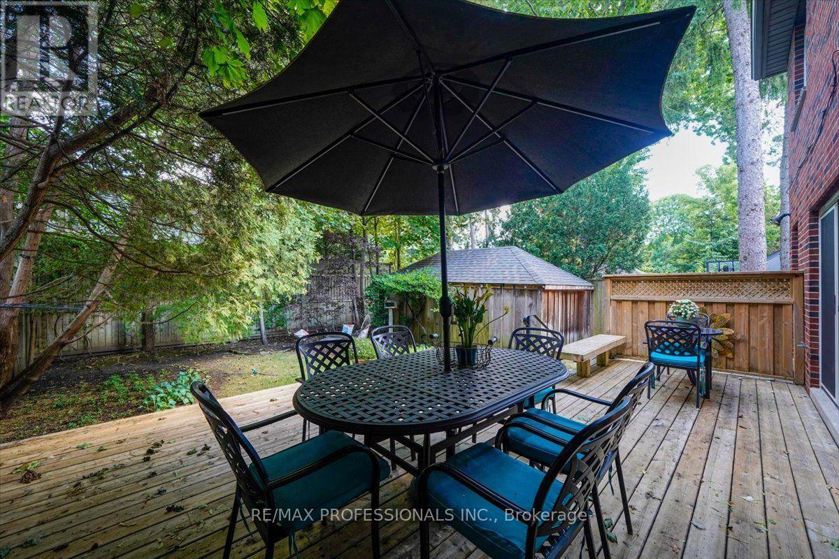 65 Dunedin Drive, Toronto, Ontario M8X 2K7 - Photo 41 - W13715100