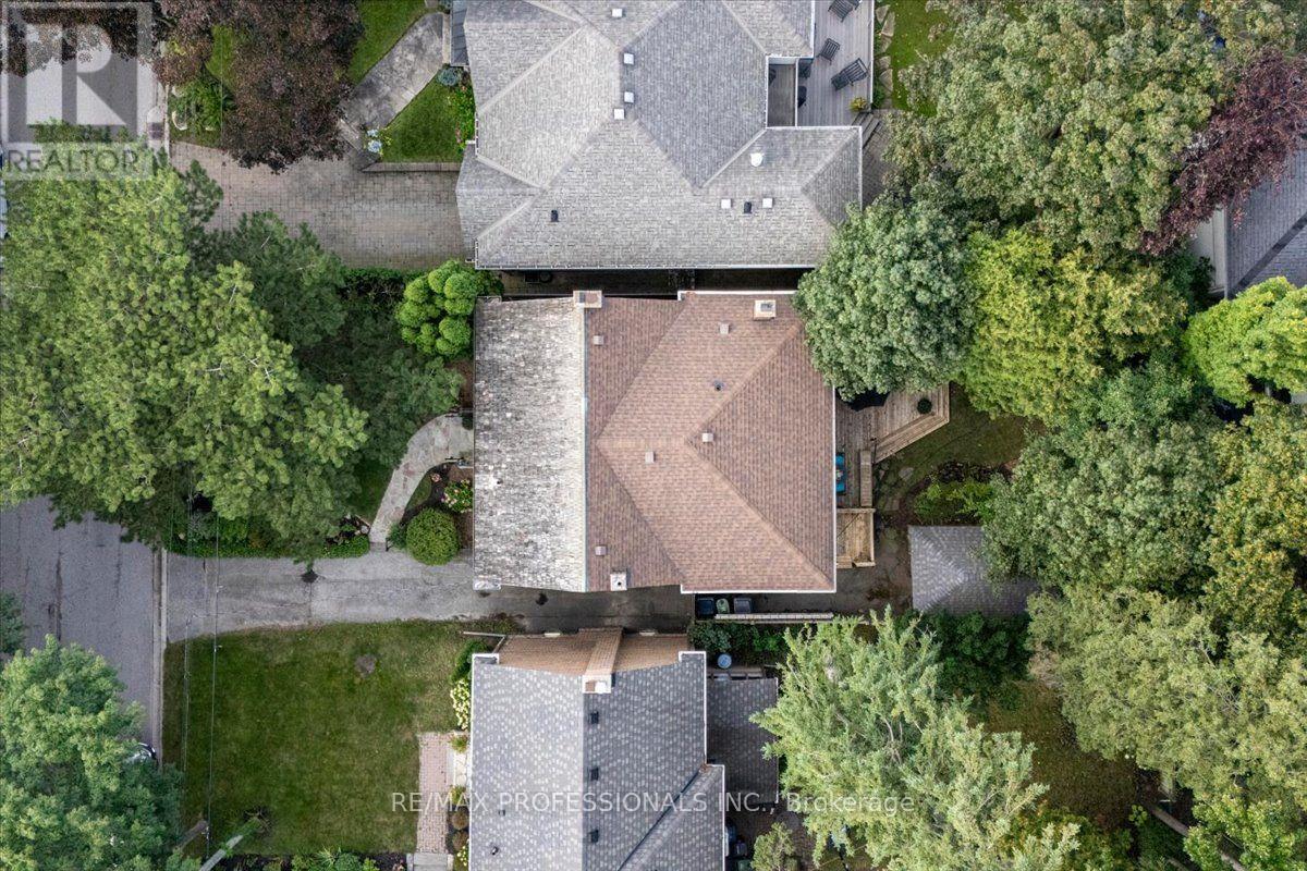 65 Dunedin Drive, Toronto, Ontario M8X 2K7 - Photo 43 - W13715100