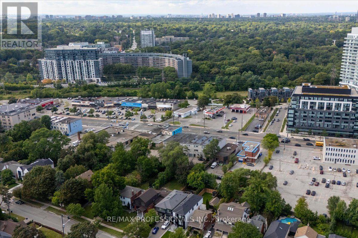 65 Dunedin Drive, Toronto, Ontario M8X 2K7 - Photo 47 - W13715100