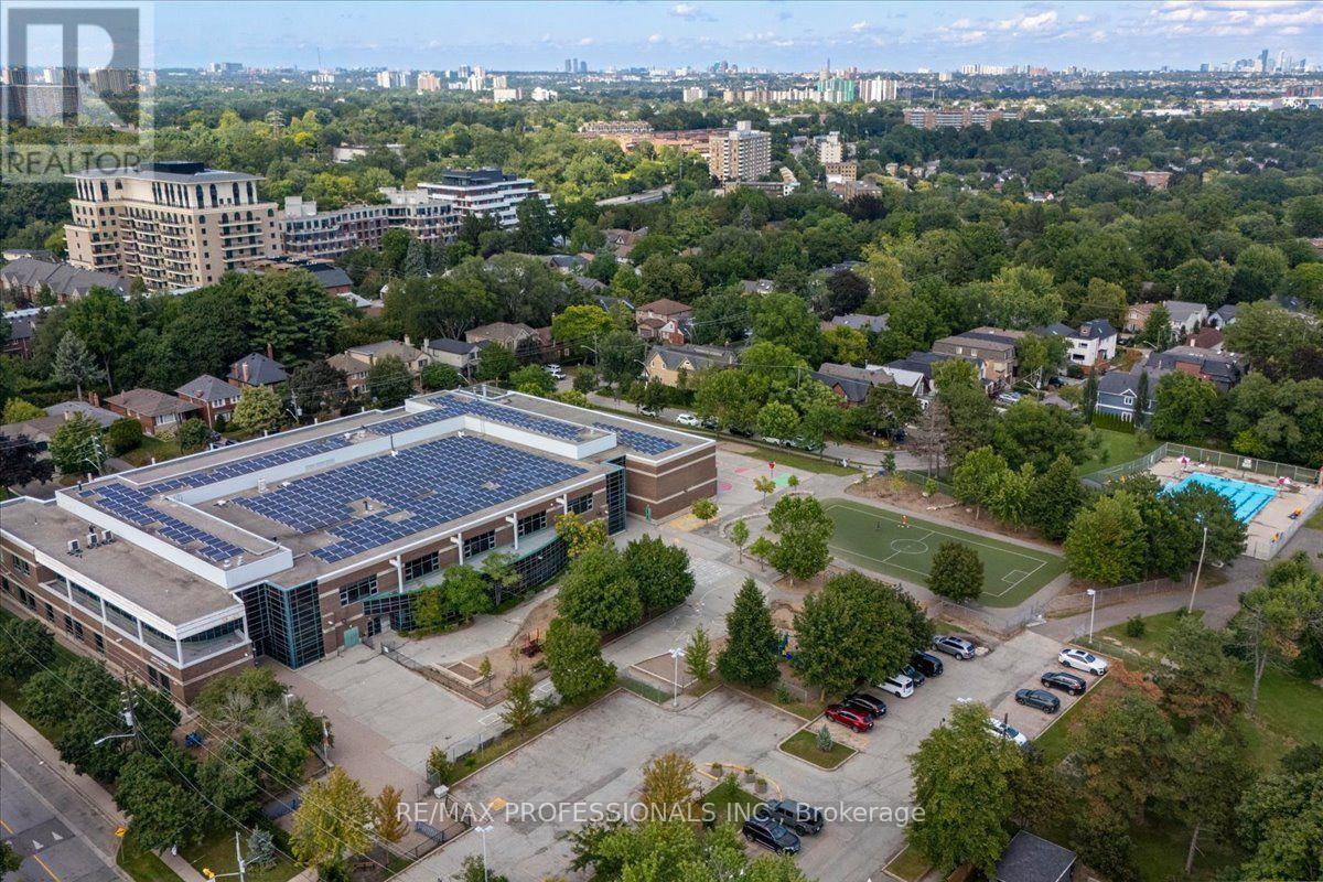 65 Dunedin Drive, Toronto, Ontario M8X 2K7 - Photo 48 - W13715100