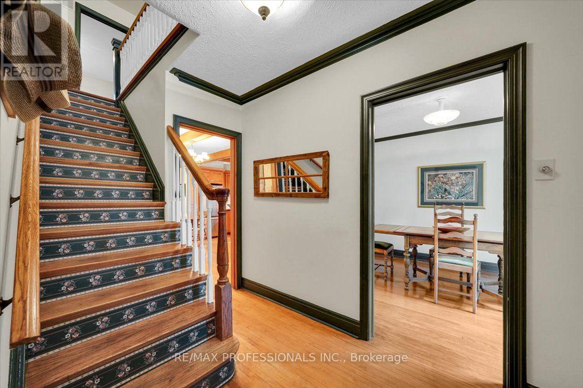 65 Dunedin Drive, Toronto, Ontario M8X 2K7 - Photo 9 - W13715100