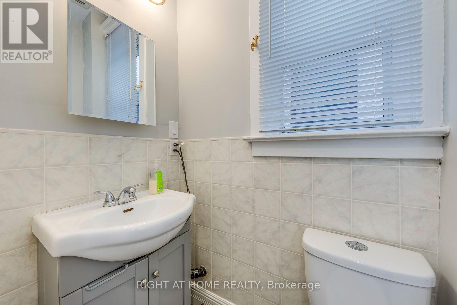 A - 3146 Dundas St Street W, Toronto, Ontario M6P 2A1 - Photo 17 - W13715138
