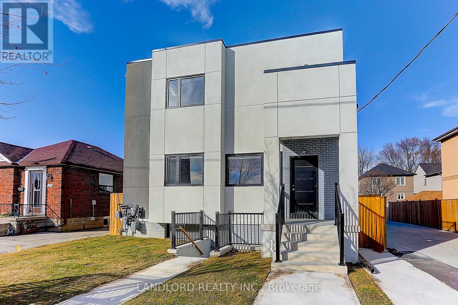 Lowr Rr - 2004 Lawrence Avenue W, Toronto, Ontario M9N 1H4 - Photo 2 - W13715142