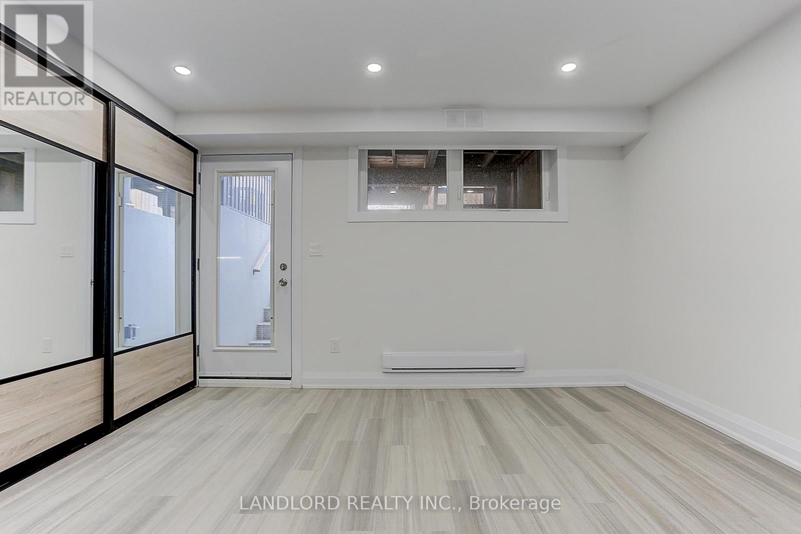 Lowr Rr - 2004 Lawrence Avenue W, Toronto, Ontario M9N 1H4 - Photo 22 - W13715142