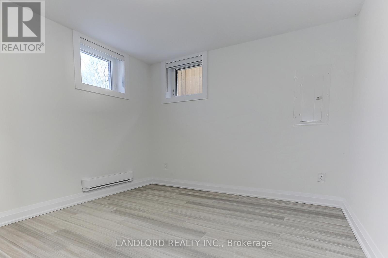 Lowr Rr - 2004 Lawrence Avenue W, Toronto, Ontario M9N 1H4 - Photo 23 - W13715142