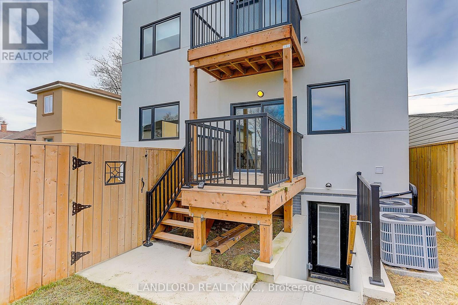 Lowr Rr - 2004 Lawrence Avenue W, Toronto, Ontario M9N 1H4 - Photo 6 - W13715142