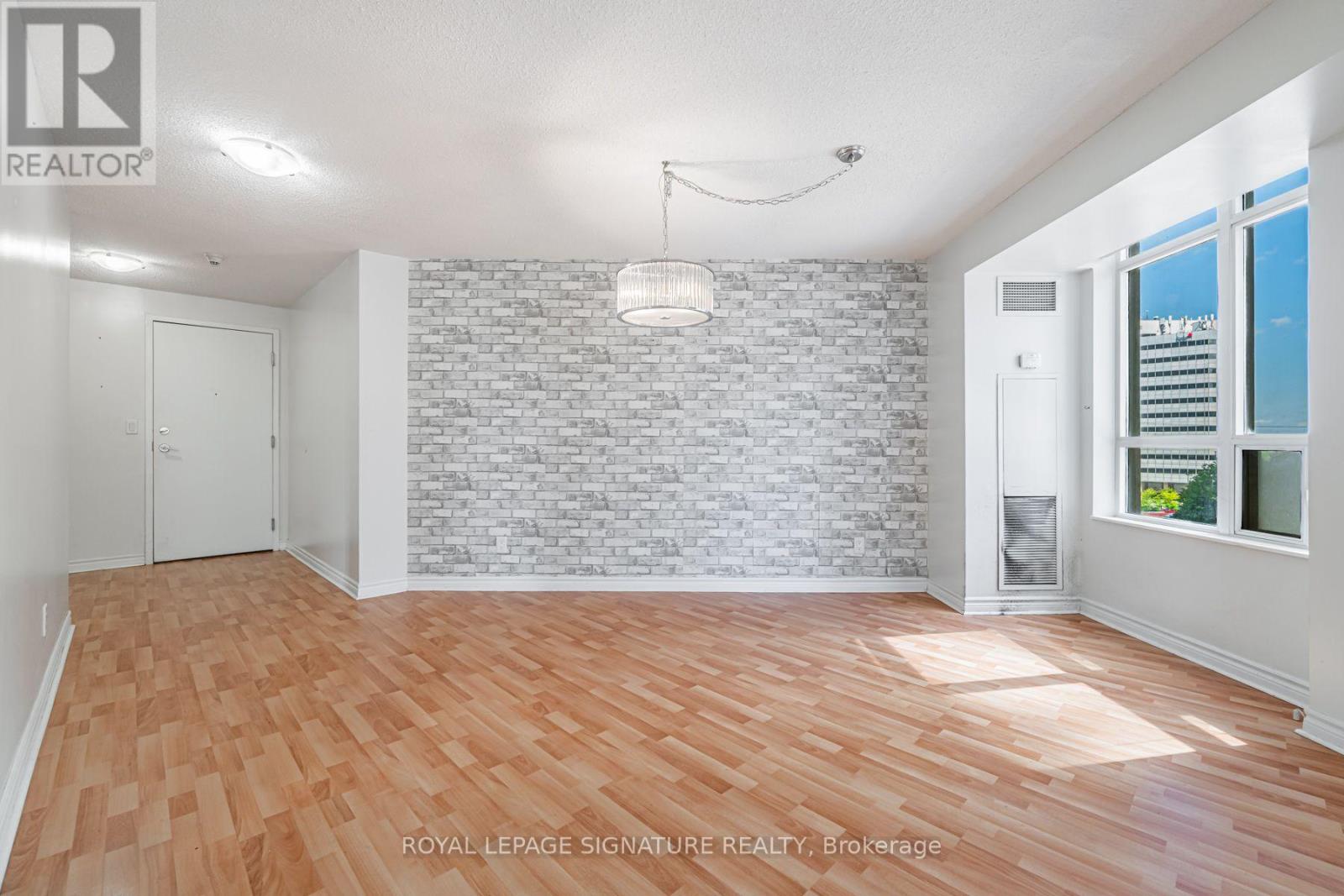 525 - 3888 Duke Of York Boulevard, Mississauga, Ontario  L5B 4P5 - Photo 3 - W13714444