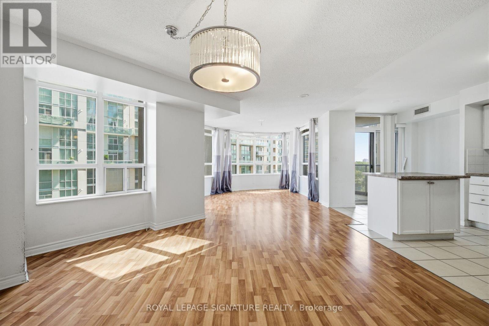 525 - 3888 Duke Of York Boulevard, Mississauga, Ontario  L5B 4P5 - Photo 5 - W13714444
