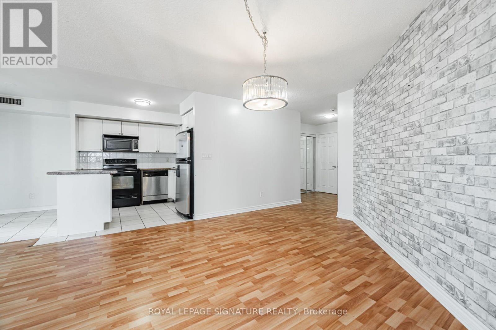 525 - 3888 Duke Of York Boulevard, Mississauga, Ontario  L5B 4P5 - Photo 4 - W13714444