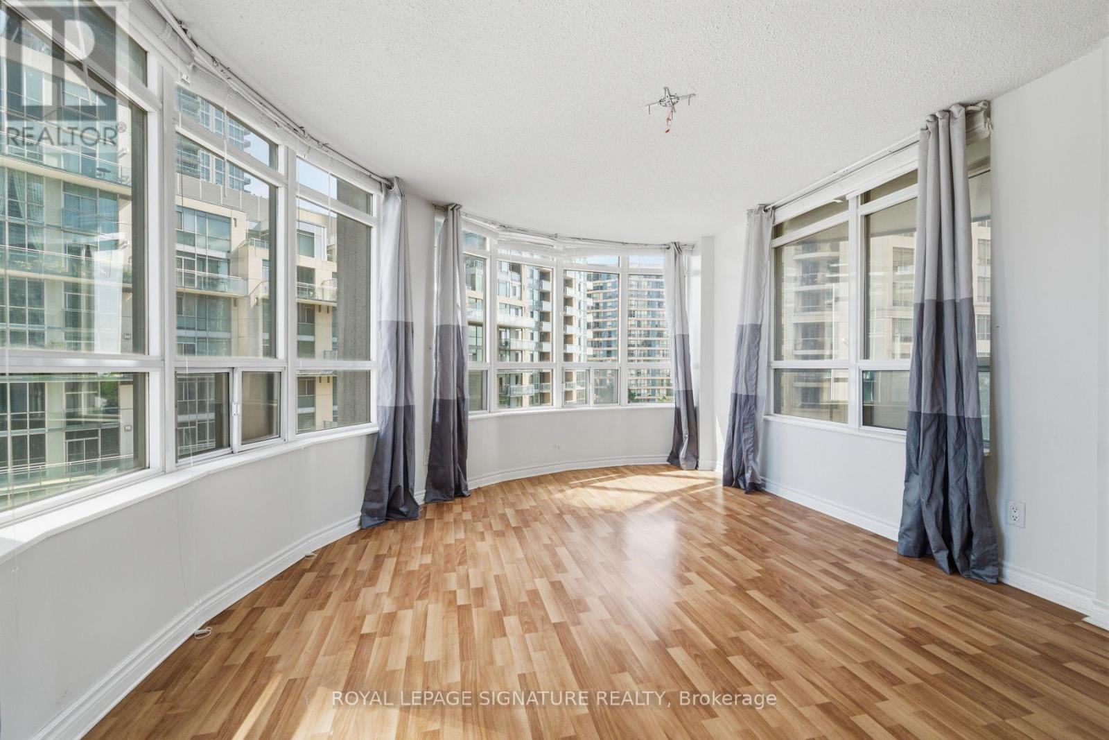 525 - 3888 Duke Of York Boulevard, Mississauga, Ontario  L5B 4P5 - Photo 7 - W13714444