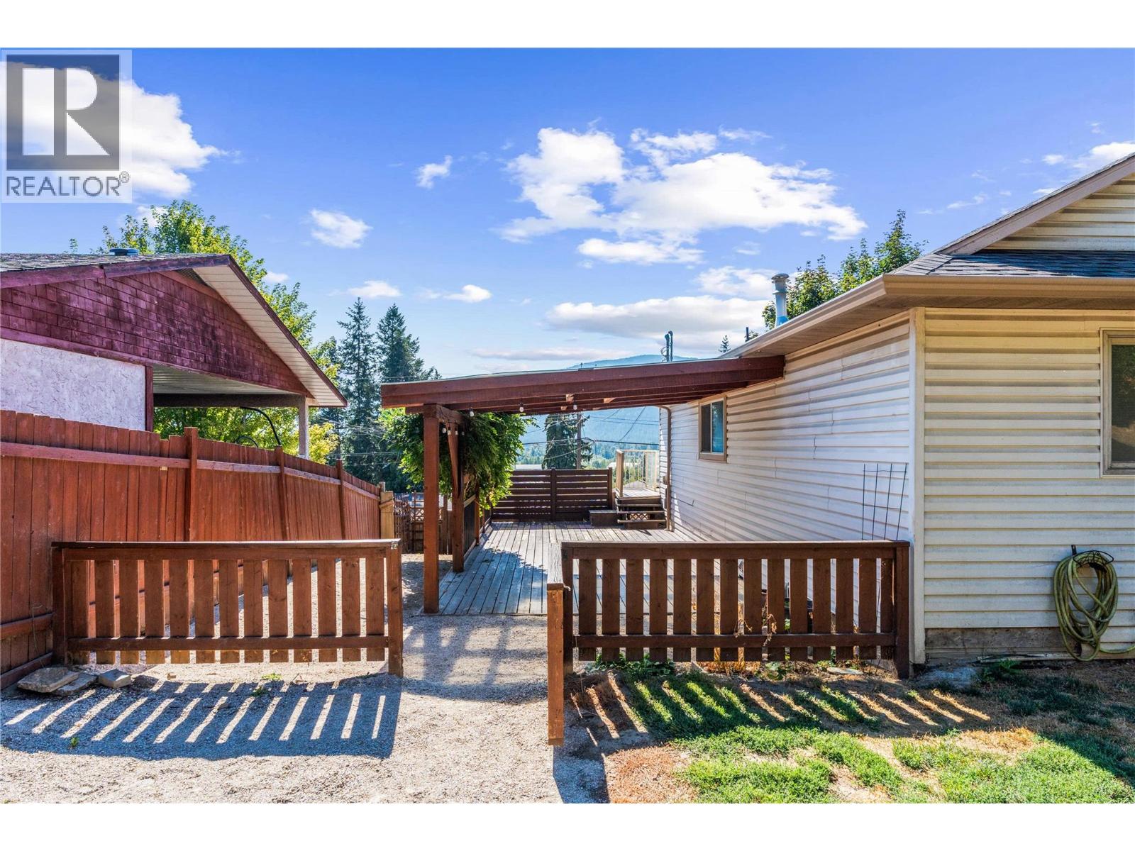 1908 Grandview Avenue, Lumby, British Columbia  V0E 2G0 - Photo 7 - 10397340