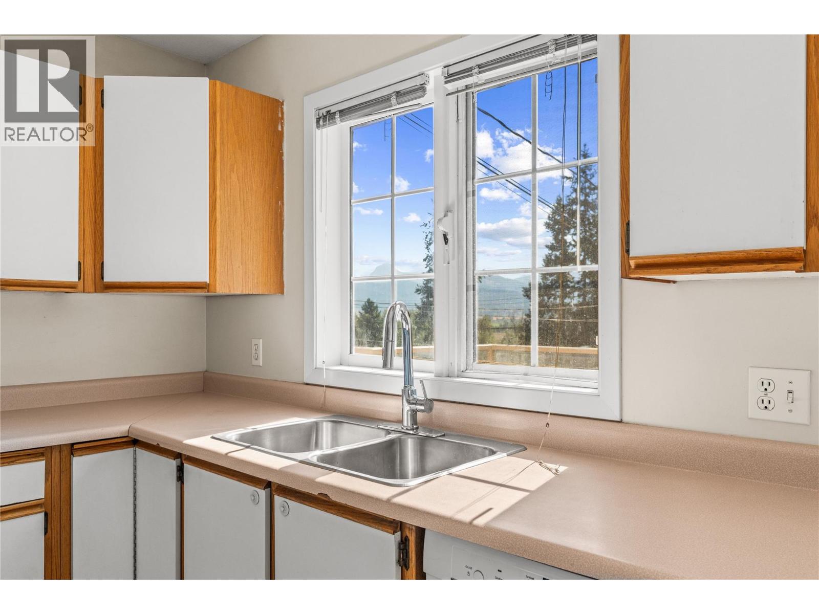1908 Grandview Avenue, Lumby, British Columbia  V0E 2G0 - Photo 16 - 10397340