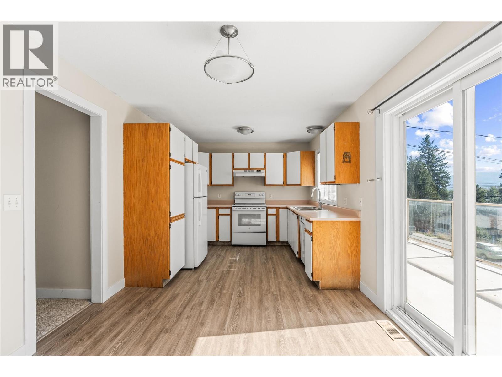 1908 Grandview Avenue, Lumby, British Columbia  V0E 2G0 - Photo 15 - 10397340