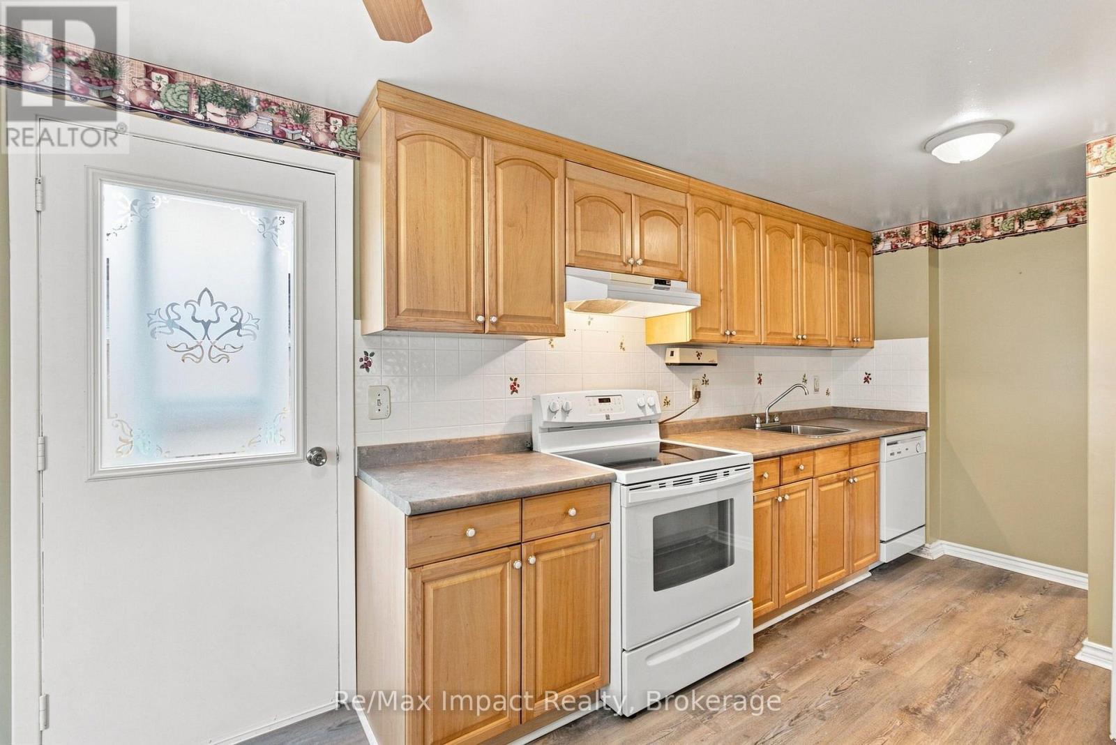 822 Southdown Street, Oshawa, Ontario  L1H 7X3 - Photo 11 - E13715288