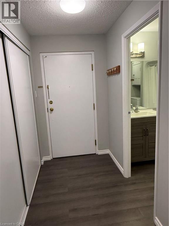 20 Ellen Street E Unit# 404, Kitchener, Ontario N2H 6R7 - Photo 4 - 40837182