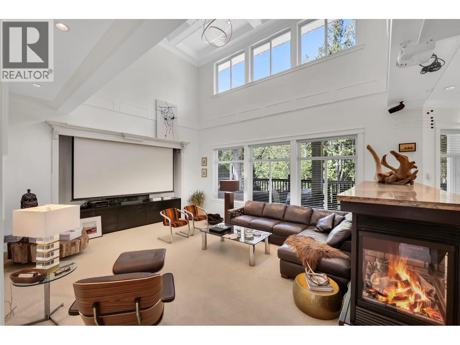 1012 JAY CRESCENT, Squamish, British Columbia
